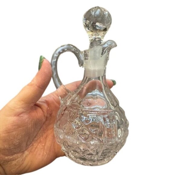 Vintage Clear Glass Oil Or Vinegar Cruet With Etched Stopper - Picture 4 of 9